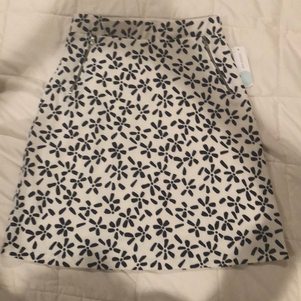 Le Lis ZIP Maura Pocket Detail Skirt